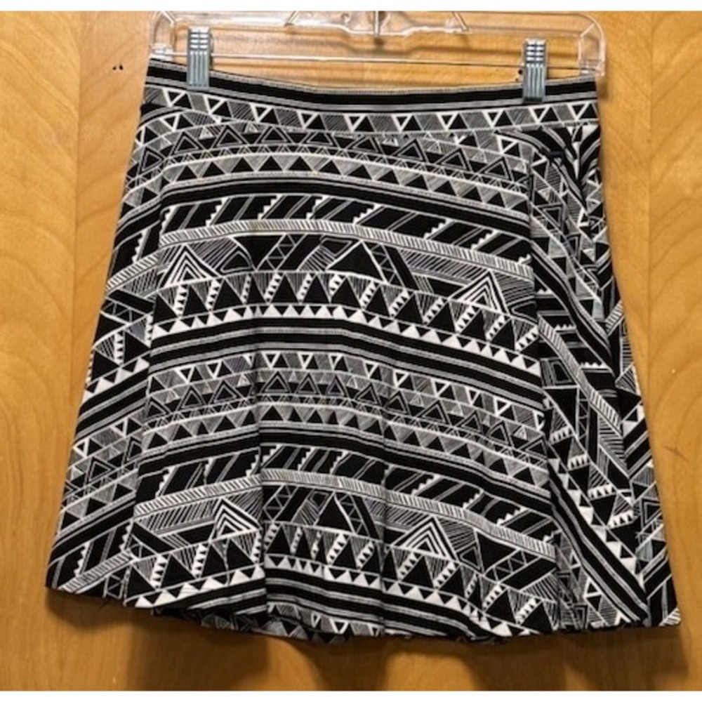 Victoria's Secret Women's Skater Skirt Short Flowy Black/White Aztec Geometric M